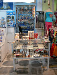 Nachtleben und Geschäfte in der Stadt Tinos